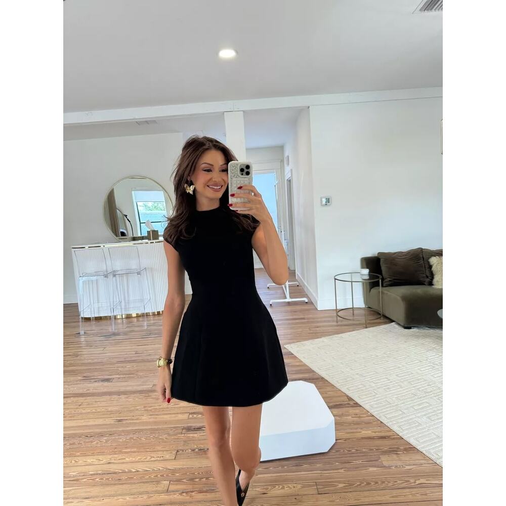Bardot delphi hourglass mini dress in black